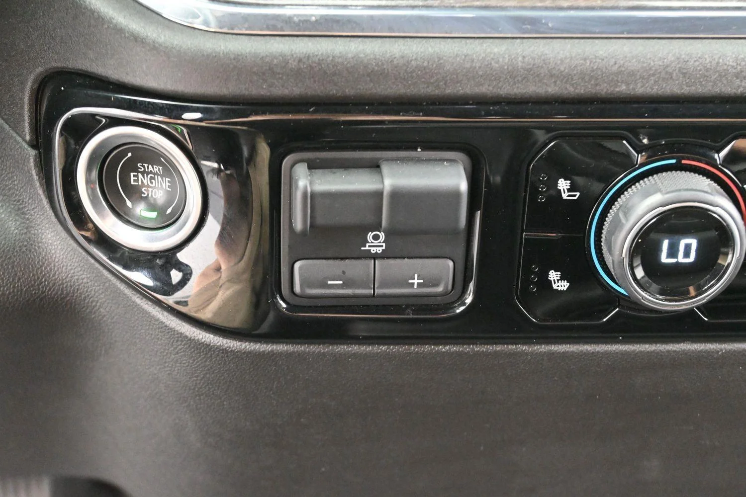 Used 2024 Summit White Chevrolet LTZ image 21