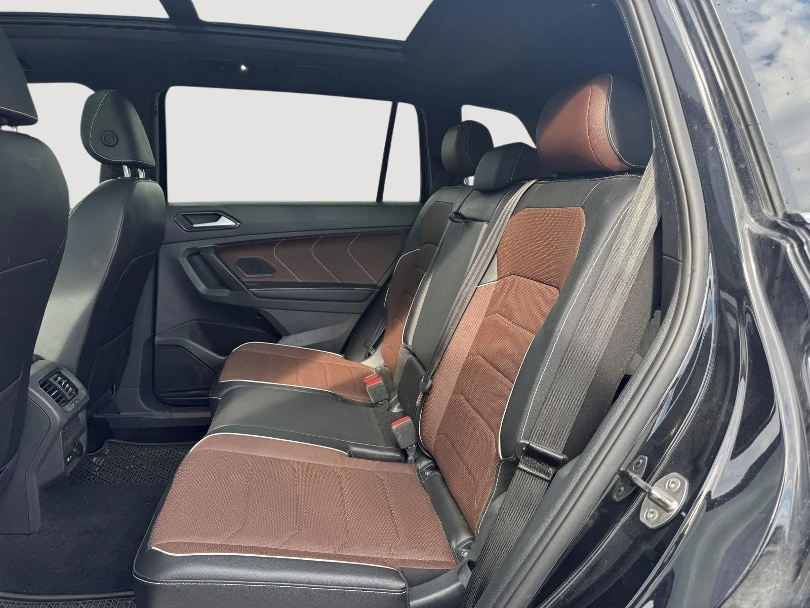 Certified Used 2024 BLACK Volkswagen SEL R-Line image 6