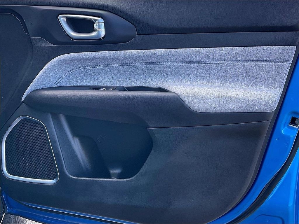 Used 2022 Laser Blue Pearlcoat Jeep Latitude image 11