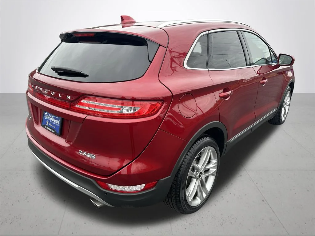 Used 2015 Red Lincoln Base image 7