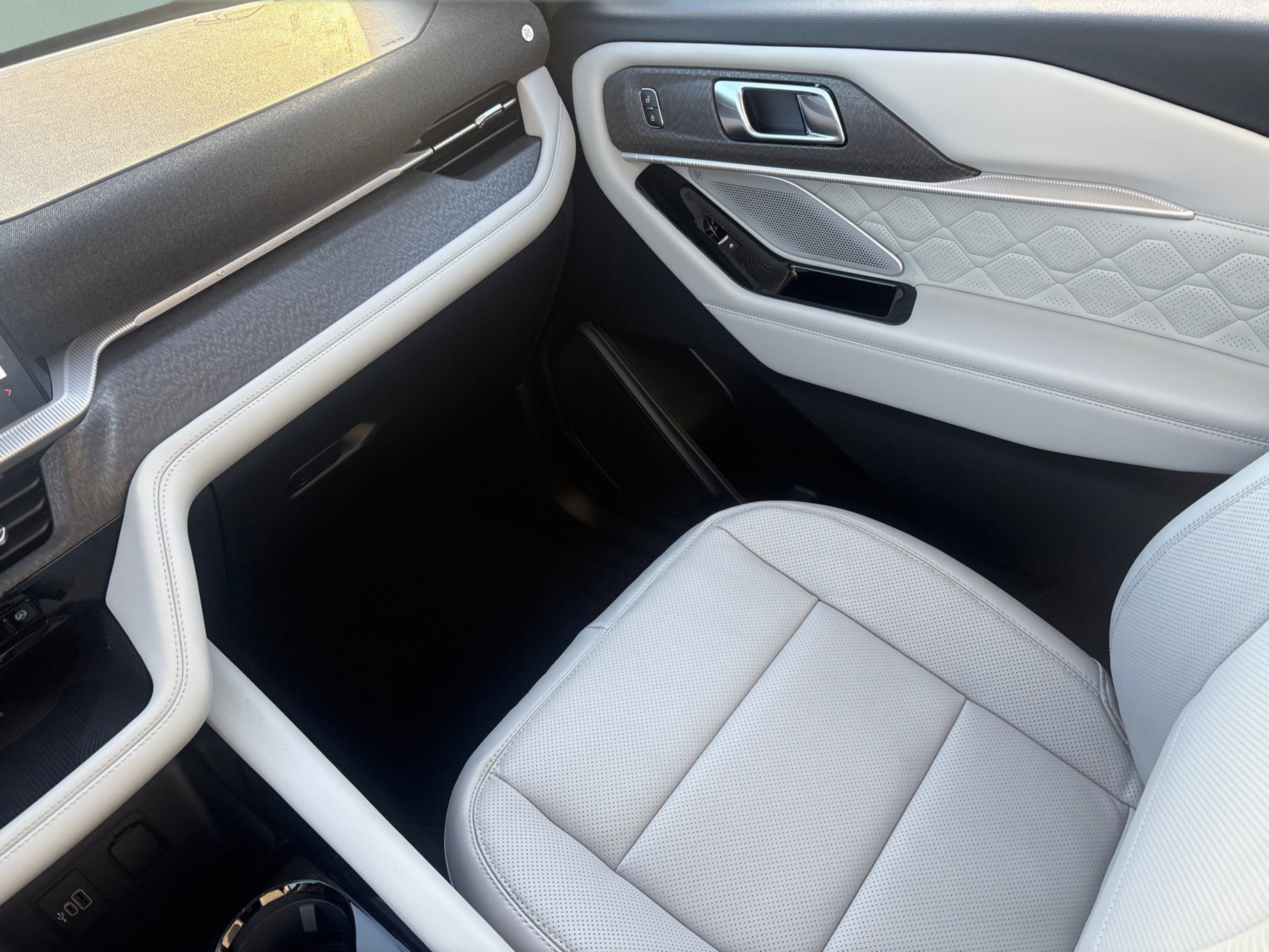 2026 Ford Explorer Platinum - Photo 13