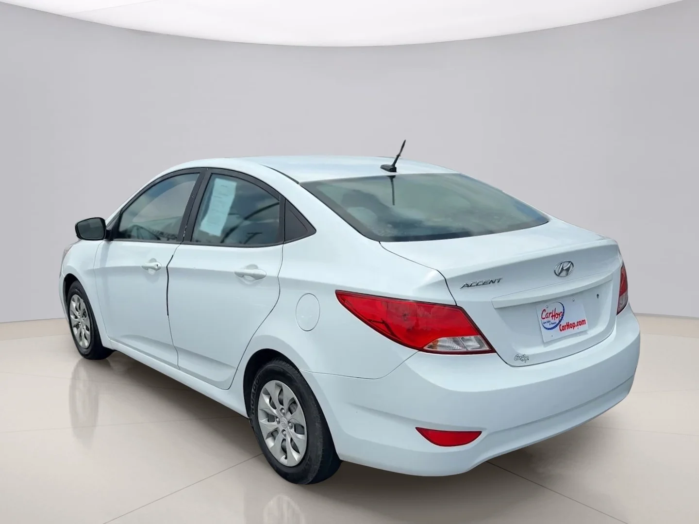 Used 2016 White Hyundai SE image 3