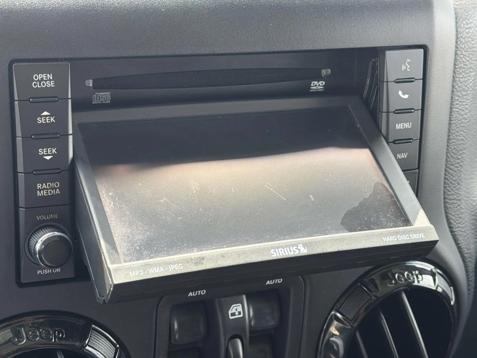 Used 2015 Bright White Clearcoat Jeep Altitude image 23