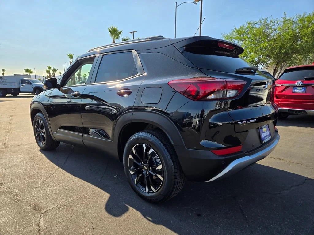Used 2022 Mosaic Black Metallic Chevrolet LT image 4