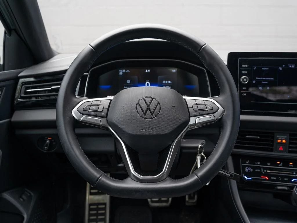 Used 2025 Gray Volkswagen 1.5T Sport image 23