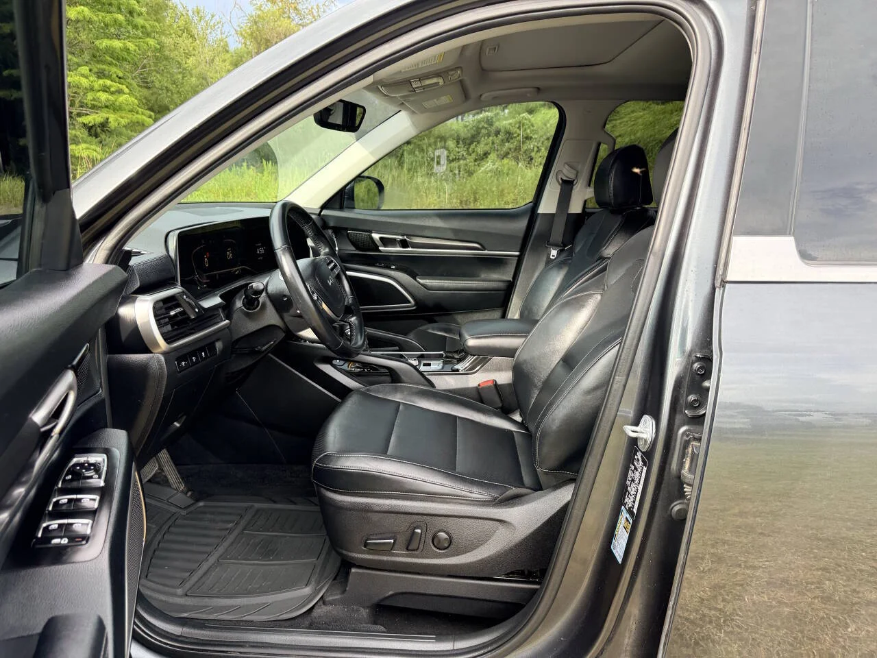 Used 2023 Gray Kia S 4dr SUV image 12