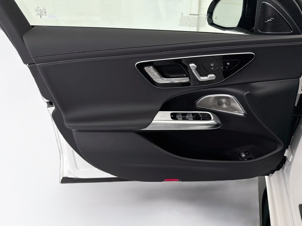 New 2027 MANUFAKTUR Moonlight White Magno Mercedes-Benz E 53 AMG® image 24