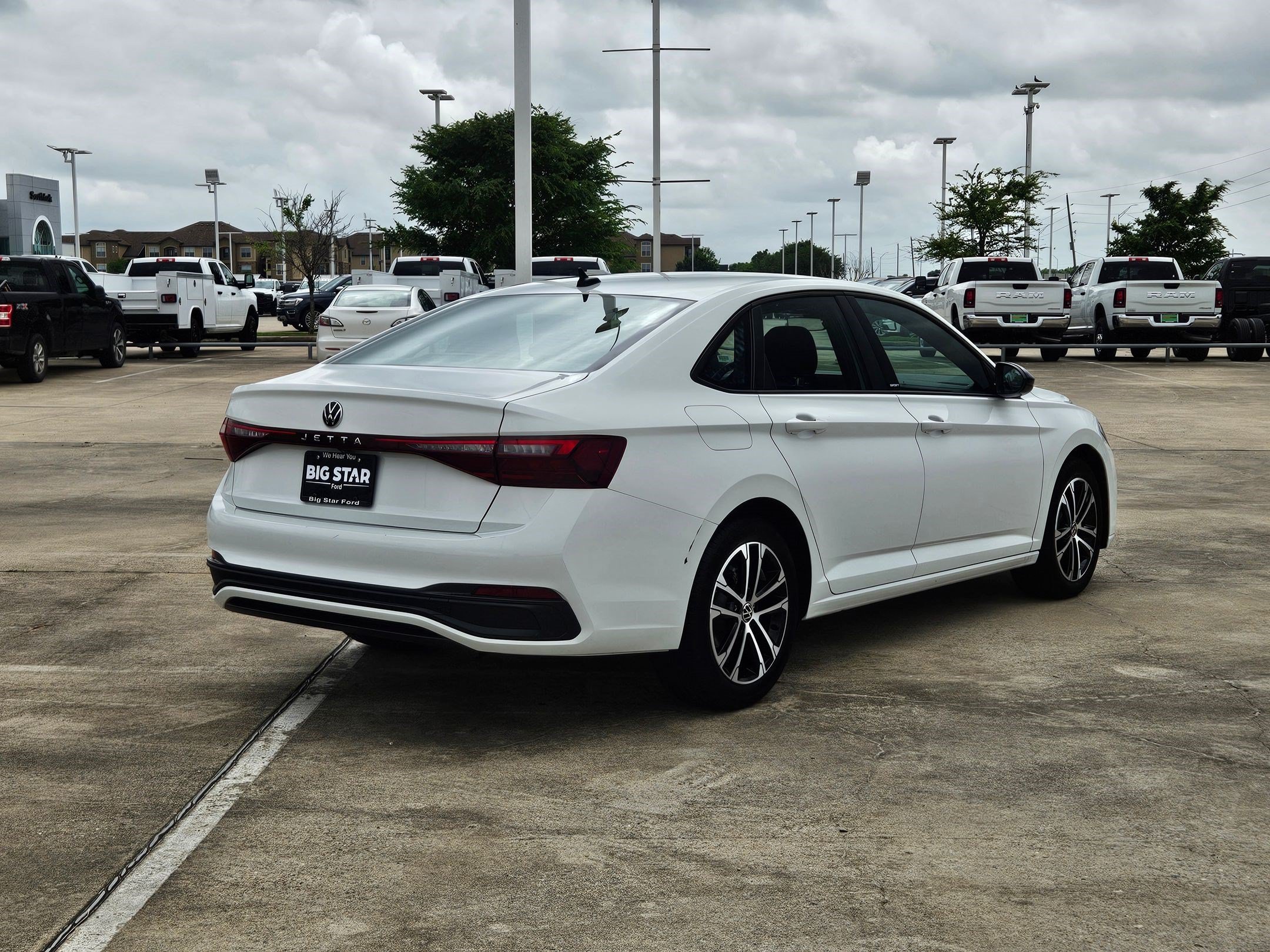 Used 2025 White Volkswagen Sport image 3