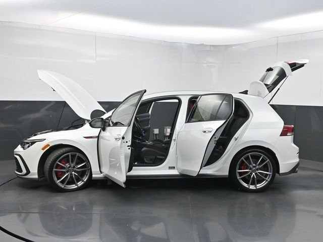 Used 2024 White Volkswagen S image 40