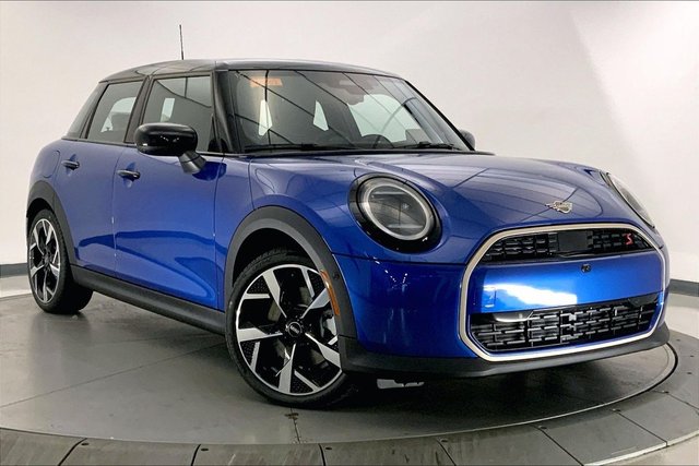 2026 MINI 4 Door Iconic