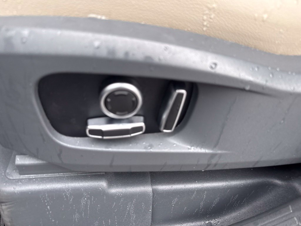 Used 2023 Black Land Rover SE image 22