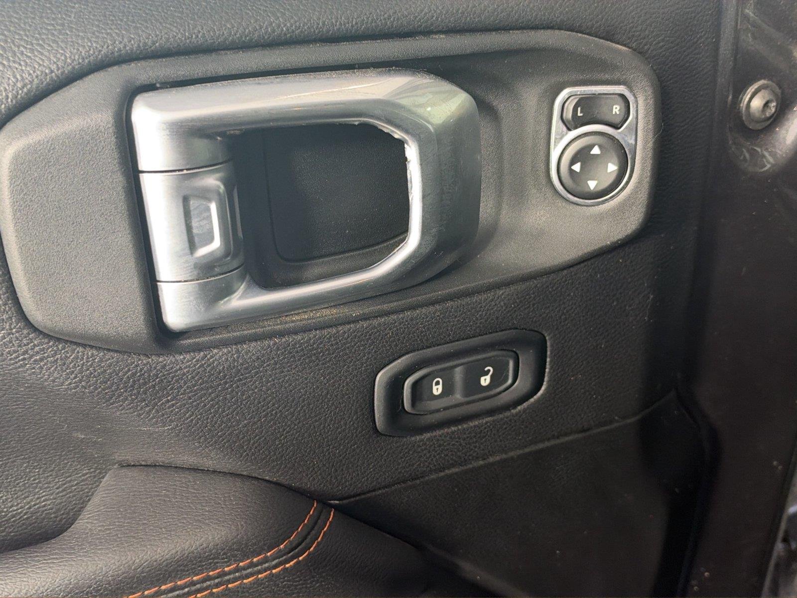 Used 2022 Granite Crystal Metallic Clearcoat Jeep Mojave image 11