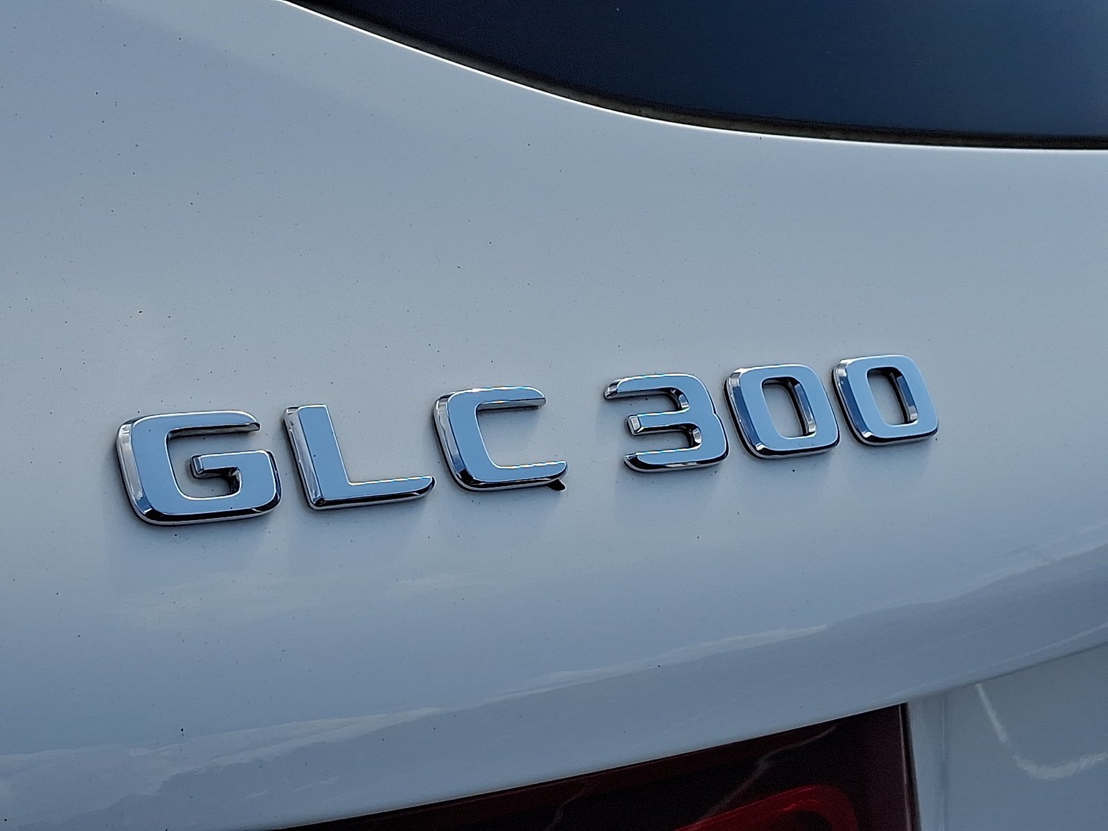 Used 2020 Polar White - 149 Mercedes-Benz 4MATIC® image 28