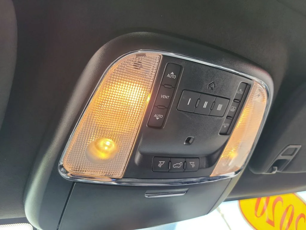 Used 2020 Crystal Metallic Jeep SRT image 16