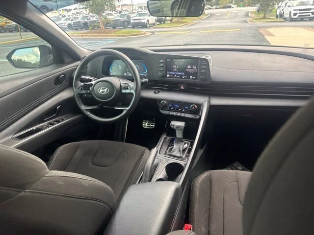 Used 2025 Gray Hyundai SEL Sport image 23