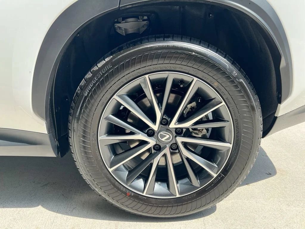 Certified Used 2026 ULTRA WHITE Lexus 350 Premium image 9
