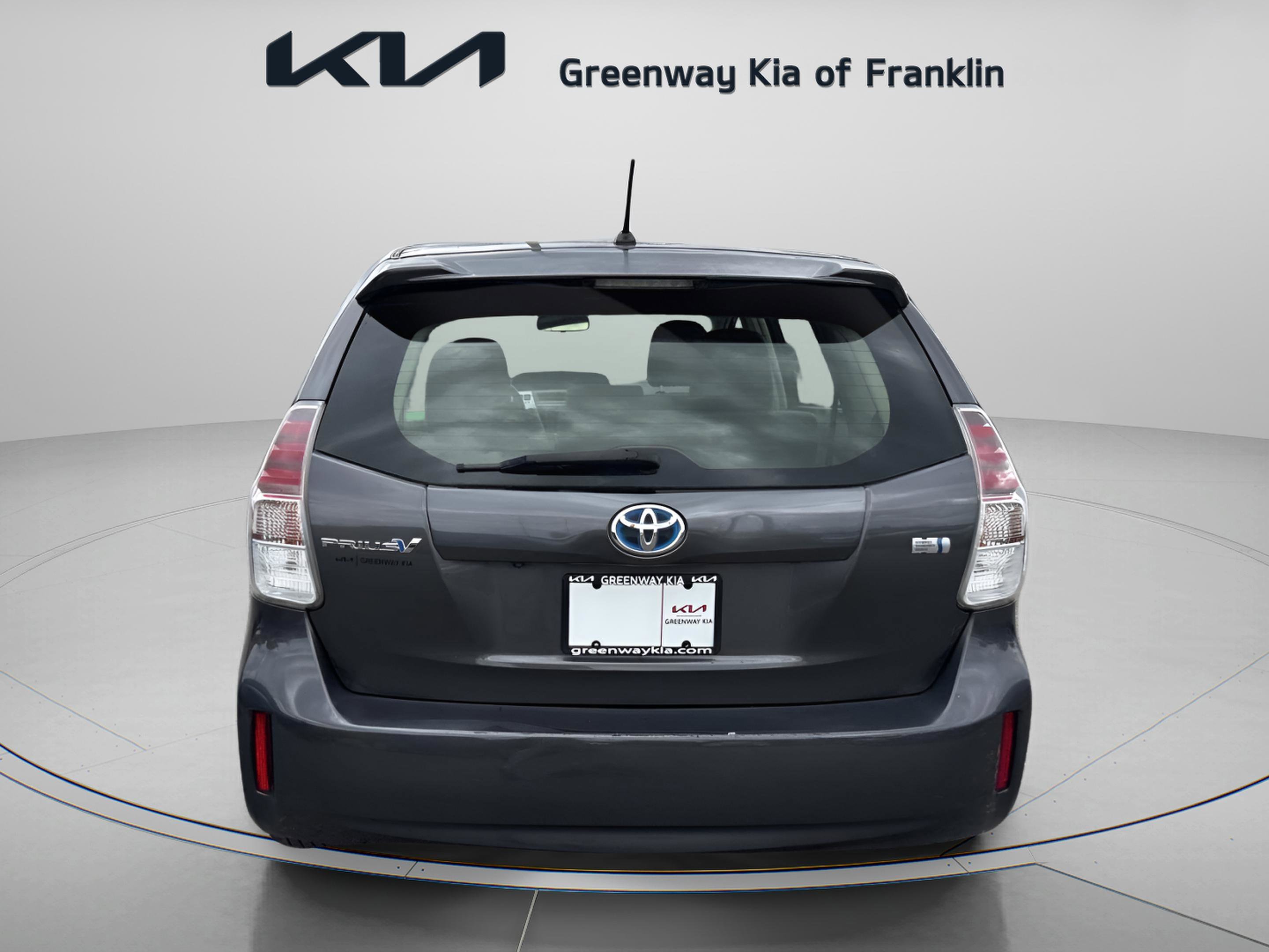 2016 Toyota Prius v Five - Photo 6
