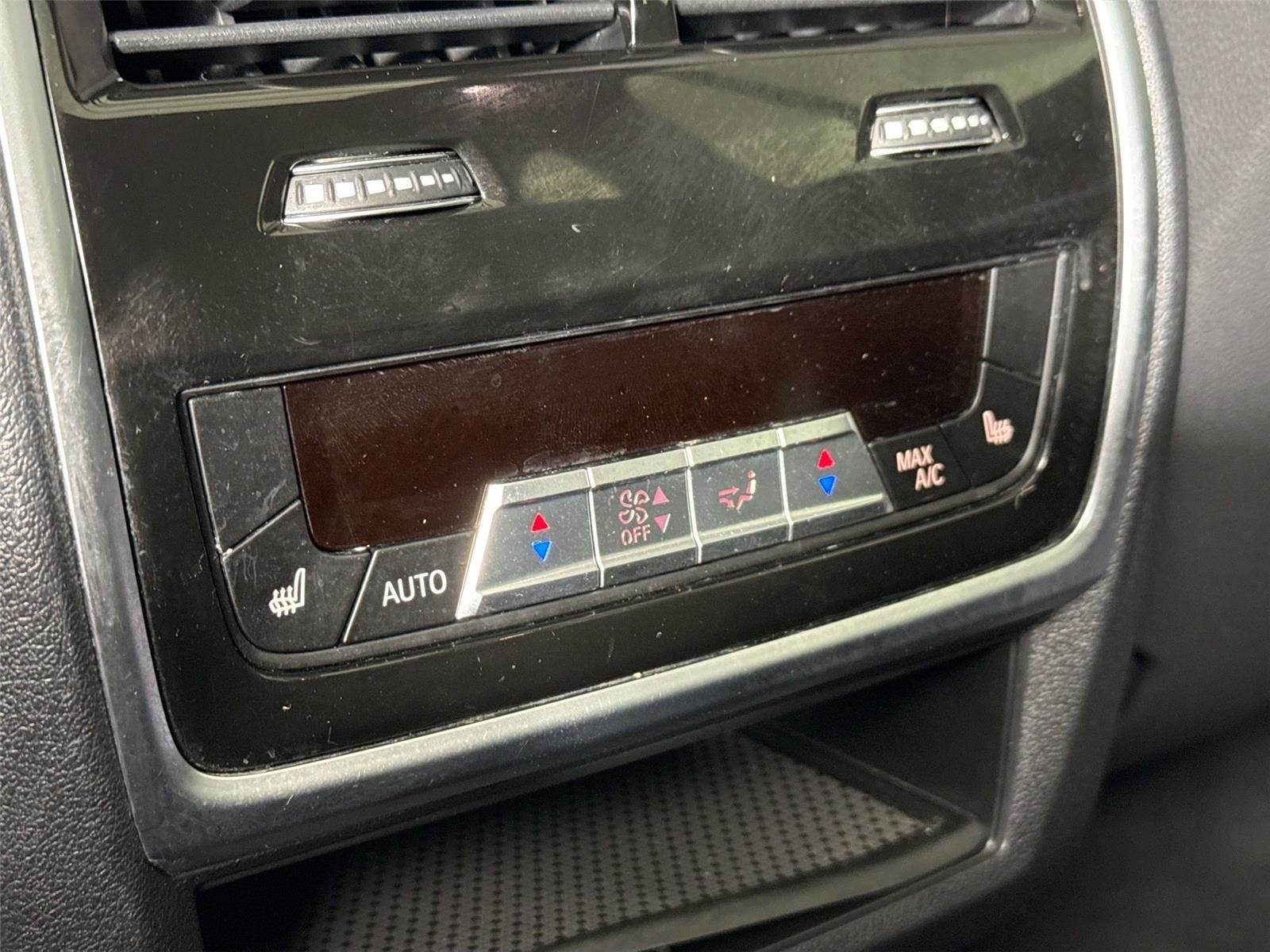 Used 2019 Black Sapphire Metallic BMW xDrive40i image 37