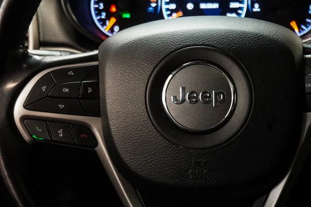 Used 2022 Black Jeep Laredo E image 16