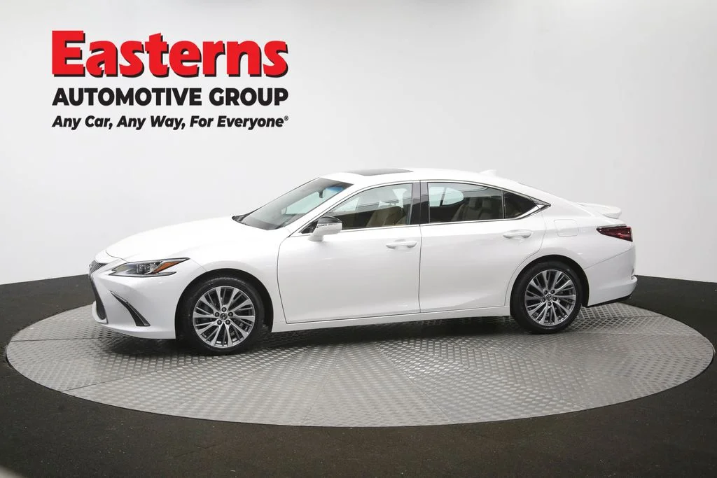 Used 2021 White Lexus 350 image 61