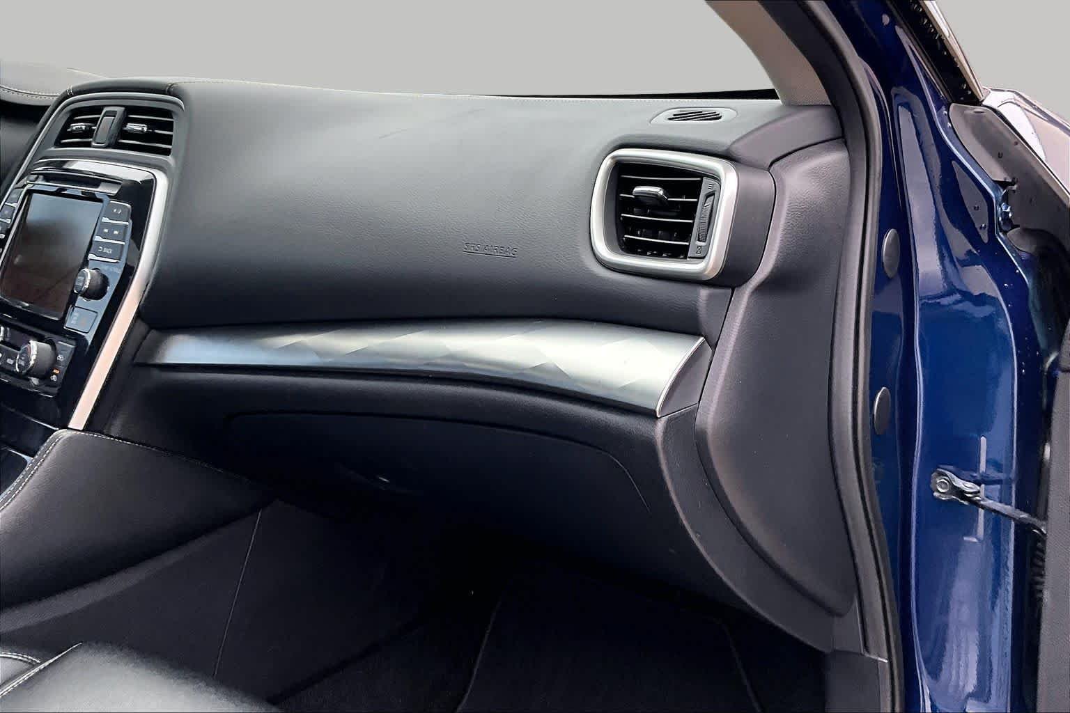 Used 2019 Deep Blue Pearl Nissan SL image 17