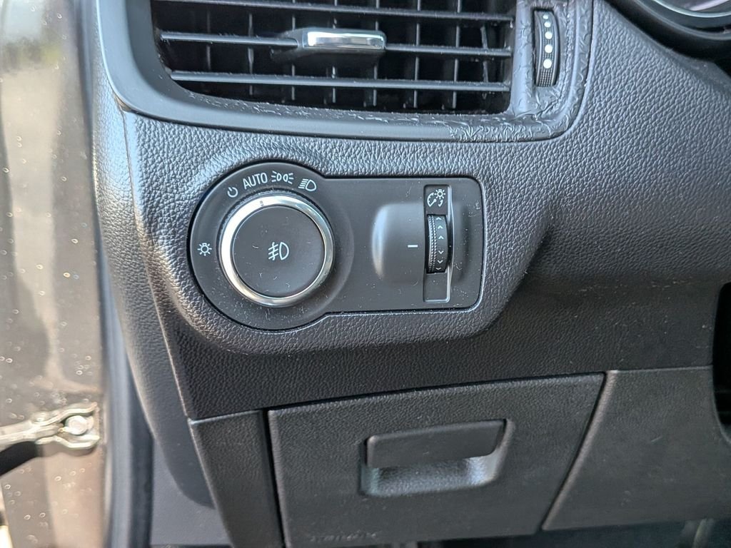 Used 2020 Black Buick Essence image 34