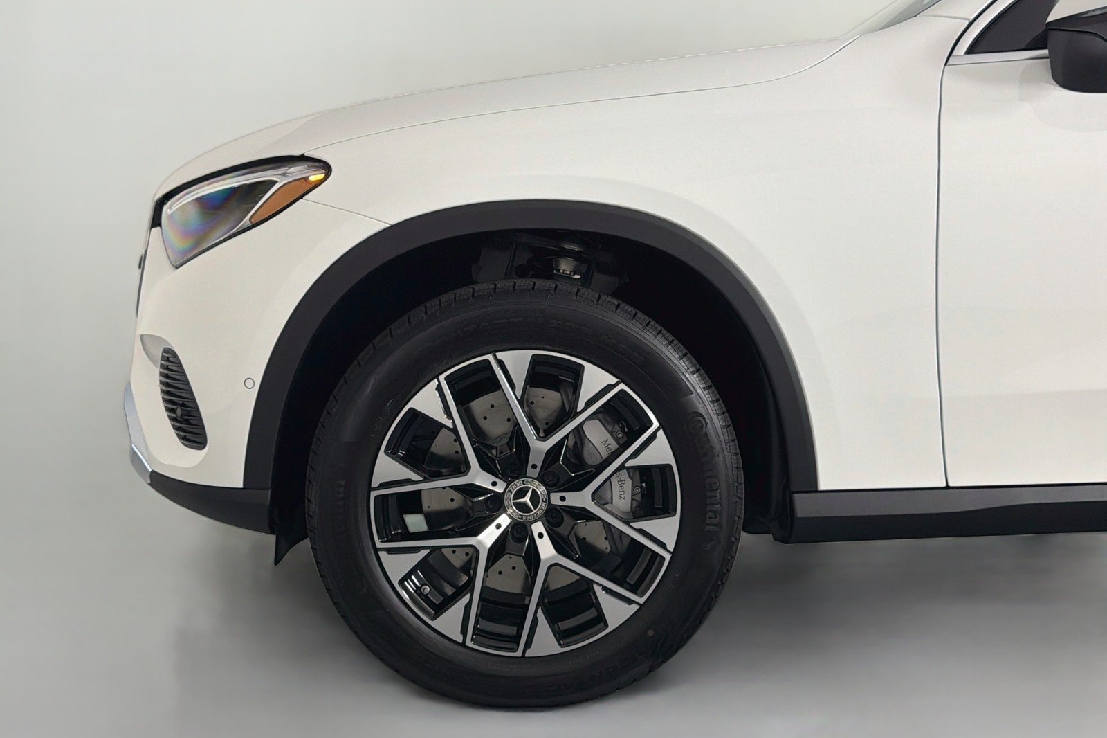 New 2027 Polar White Mercedes-Benz GLC 350e 4MATIC® SUV image 9