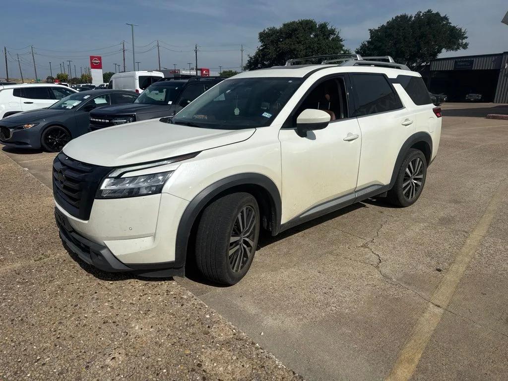 Used 2023 White Nissan Platinum image 1