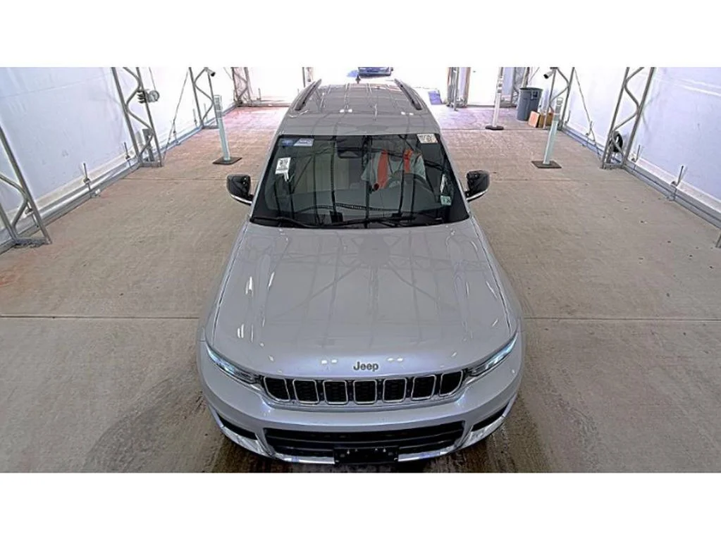Used 2023 Silver Jeep Limited image 3