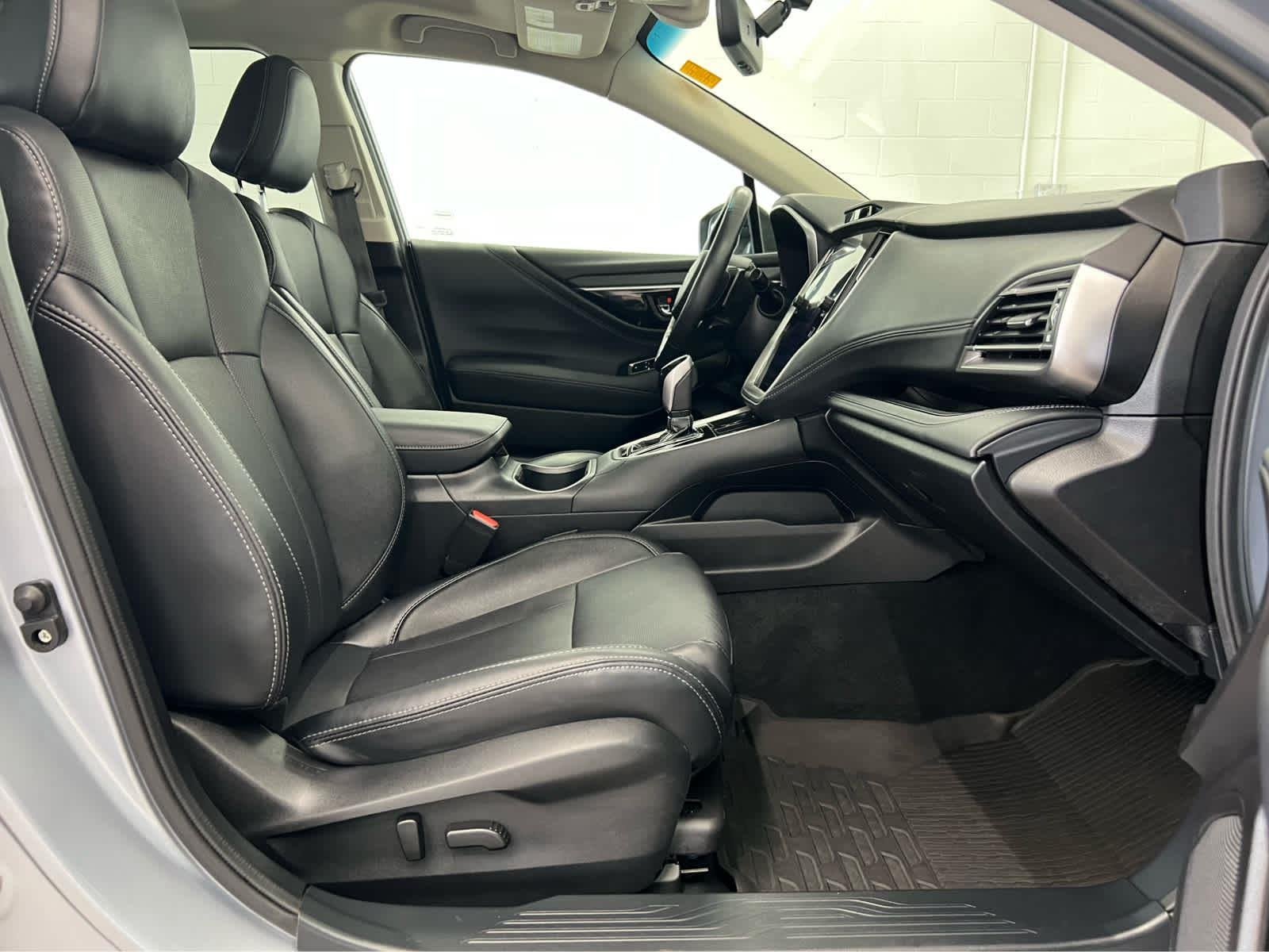 Used 2022 Ice Silver Metallic Subaru Limited image 28