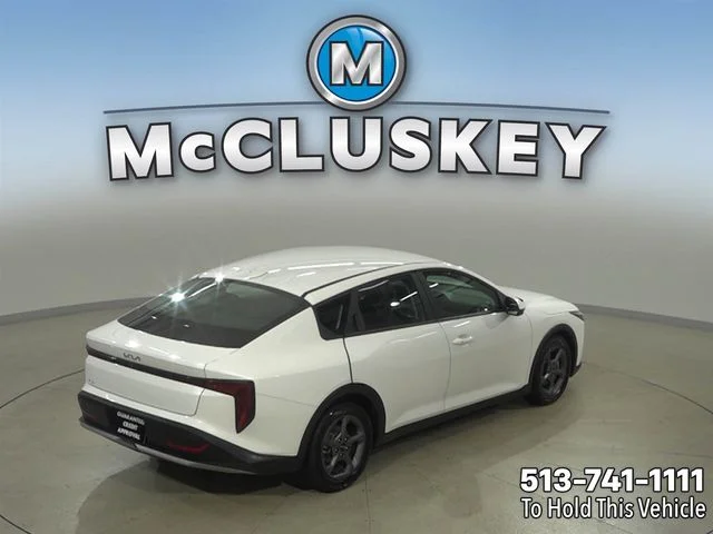 Used 2025 White Kia LXS image 29