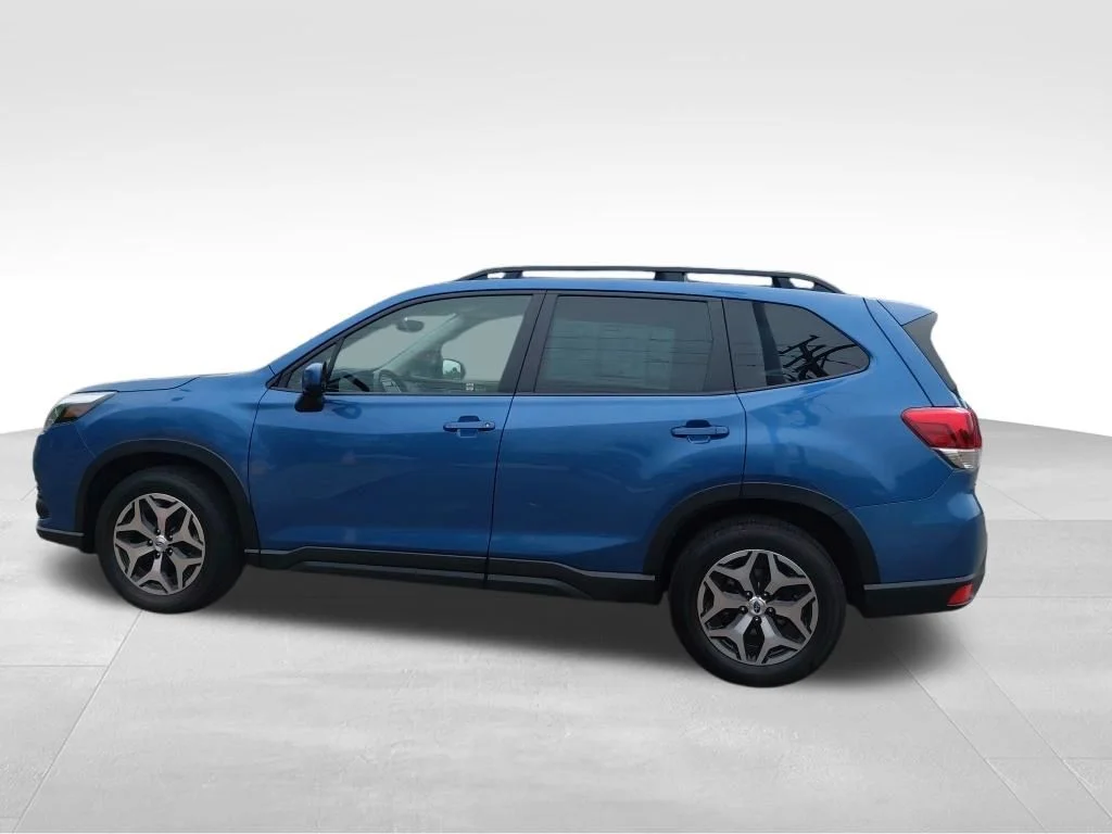 Used 2023 Horizon Blue Pearl Subaru Premium image 17