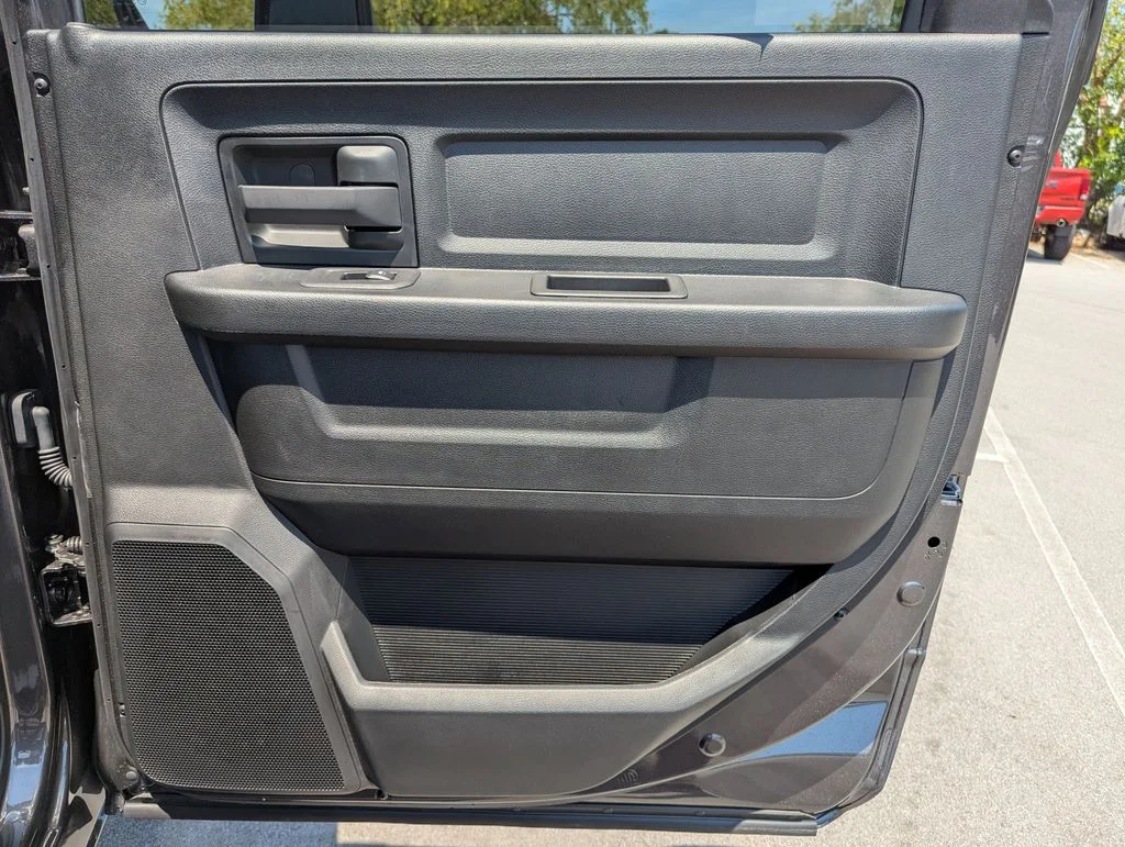 2025 RAM 3500 Tradesman - Photo 31