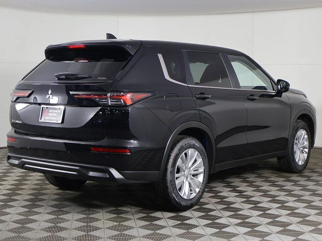 New 2026 Black Mitsubishi ES image 11