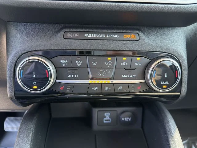 Used 2022 Black Ford SE image 21