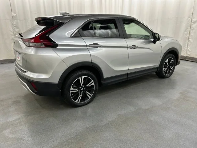 Used 2023 Silver Mitsubishi SEL image 4