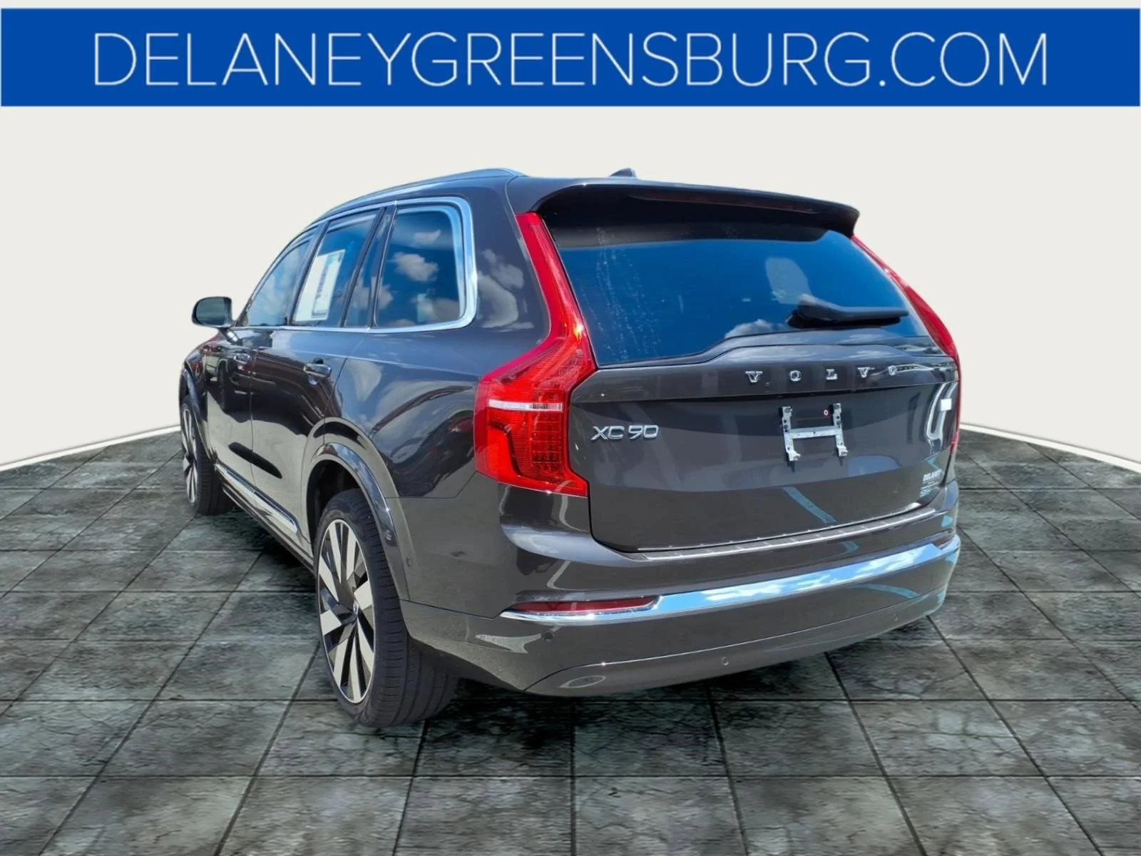Used 2023 Platinum Gray Metallic Volvo Ultimate image 5