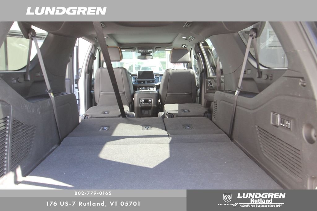 Used 2023 White GMC AT4 image 41