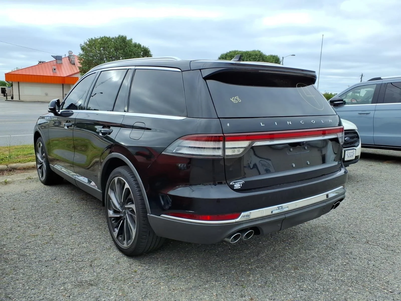 Used 2020 Infinite Black Metallic Lincoln Reserve image 4