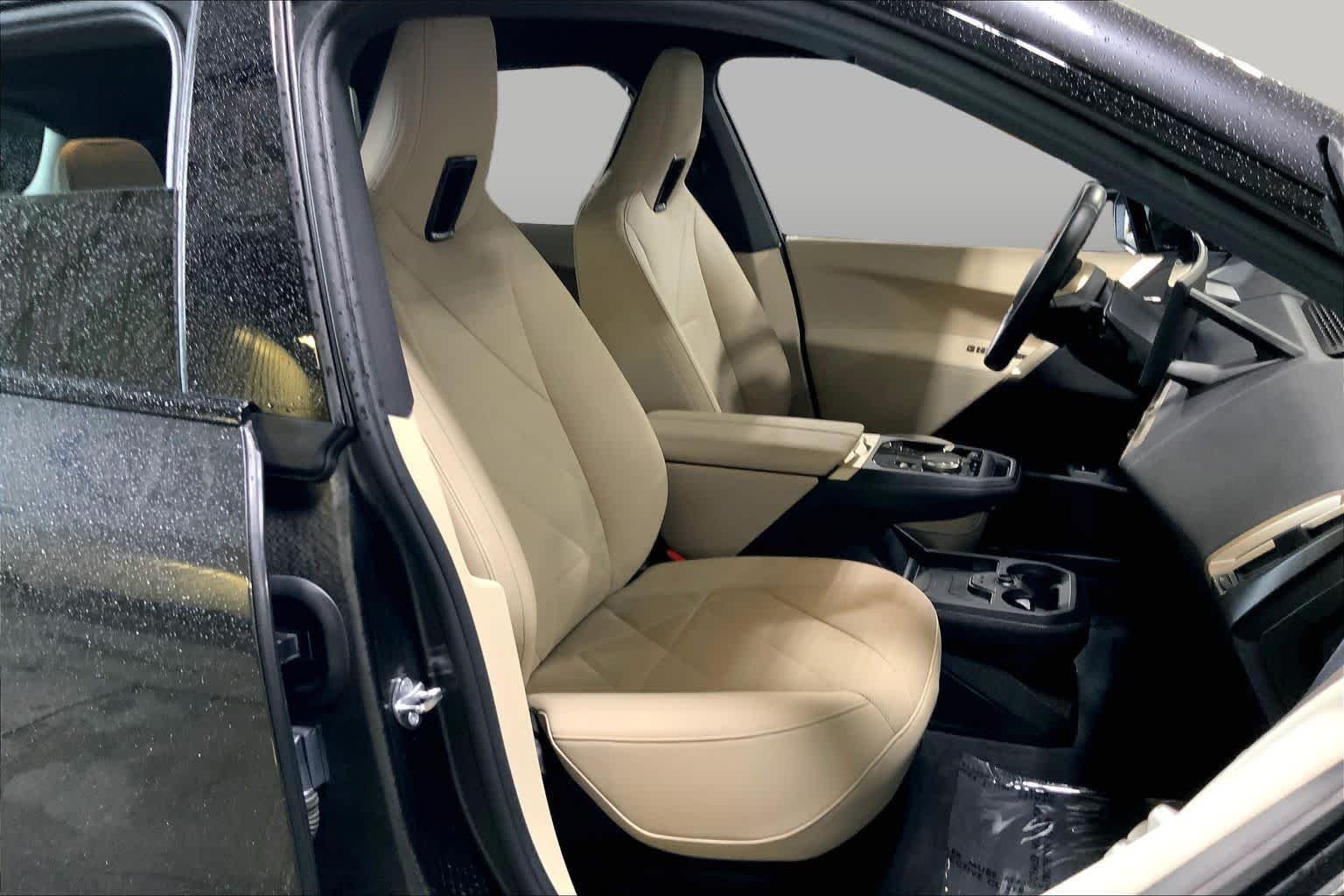 Used 2024 Dark Graphite Metallic BMW xDrive50 image 8