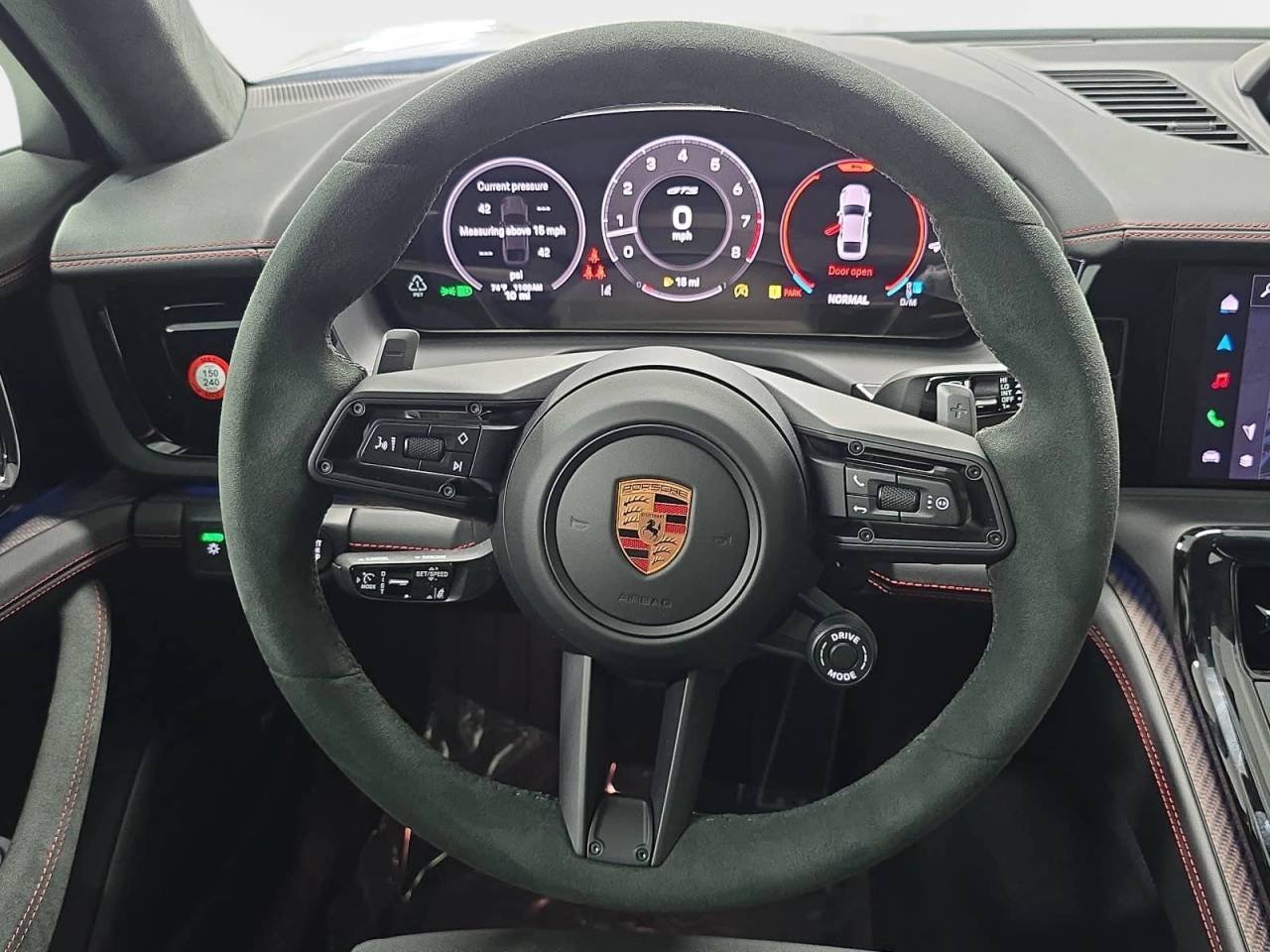 2026 Porsche Panamera GTS - Photo 13