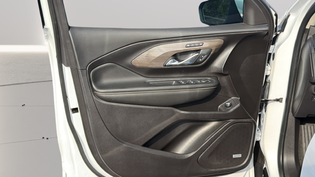 Used 2024 White GMC Denali image 20