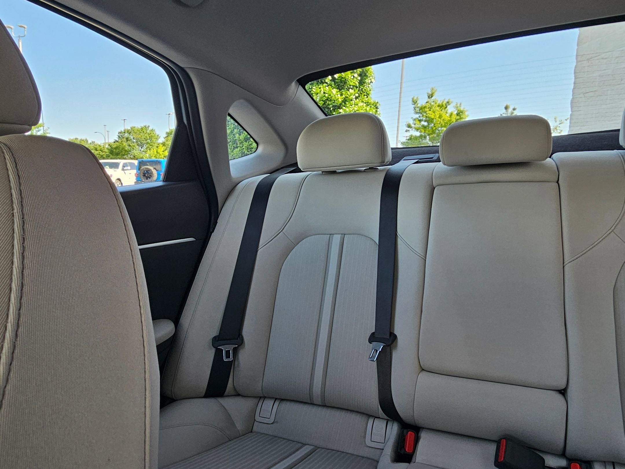 Used 2025 Aero Silver Hyundai SEL image 24