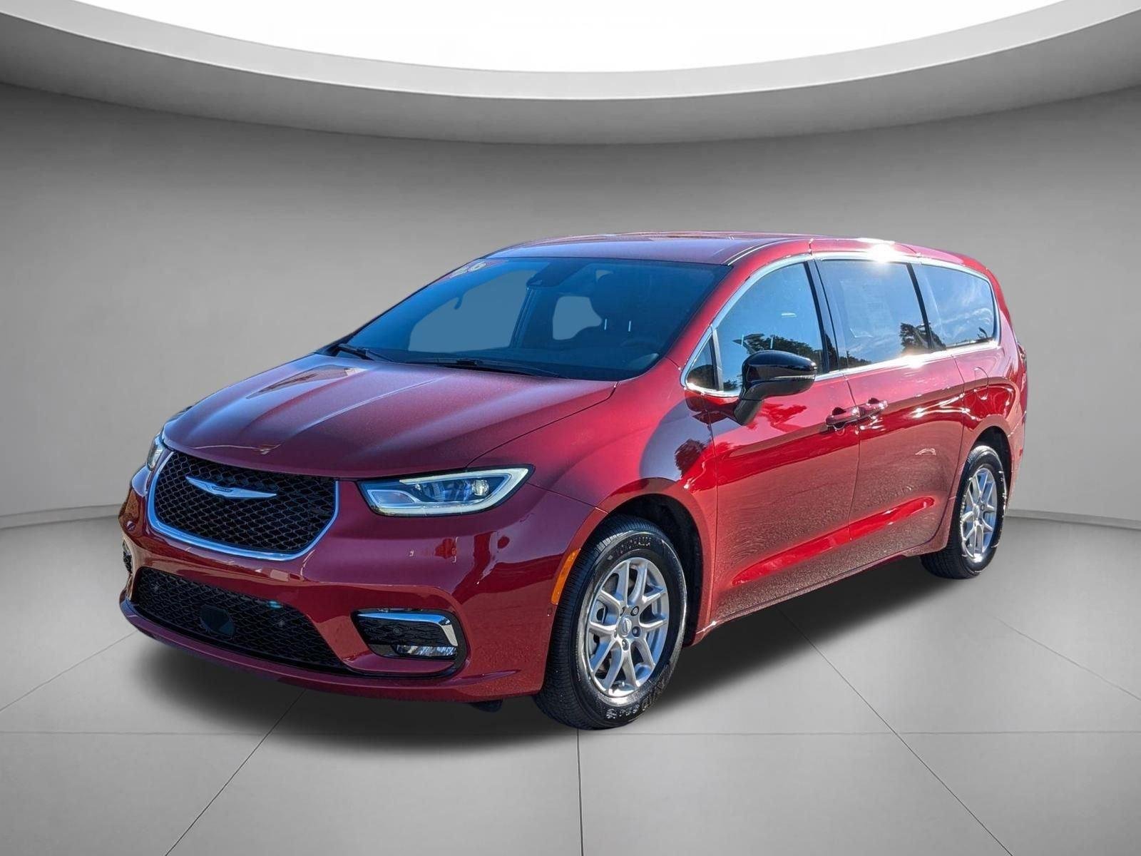 2026 Chrysler Pacifica Select's photo
