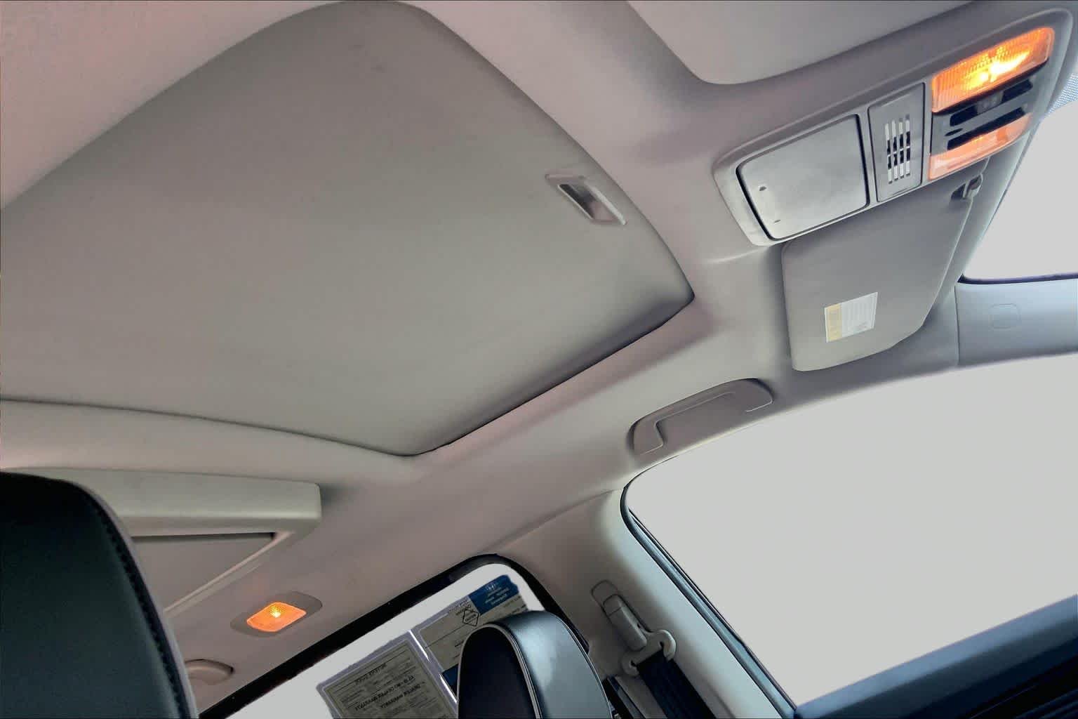Used 2025 Sonic Gray Pearl Honda Touring image 14