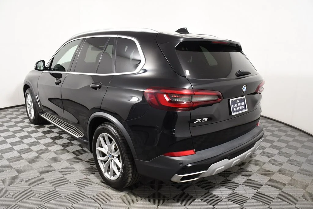 Used 2021 Jet Black BMW xDrive40i image 4