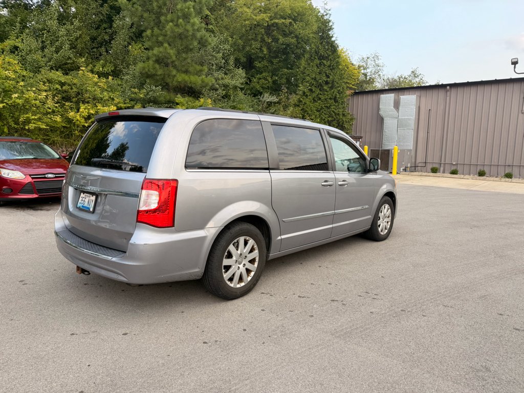 Used 2013 Billet Silver Metallic Clearcoat Chrysler Touring image 4