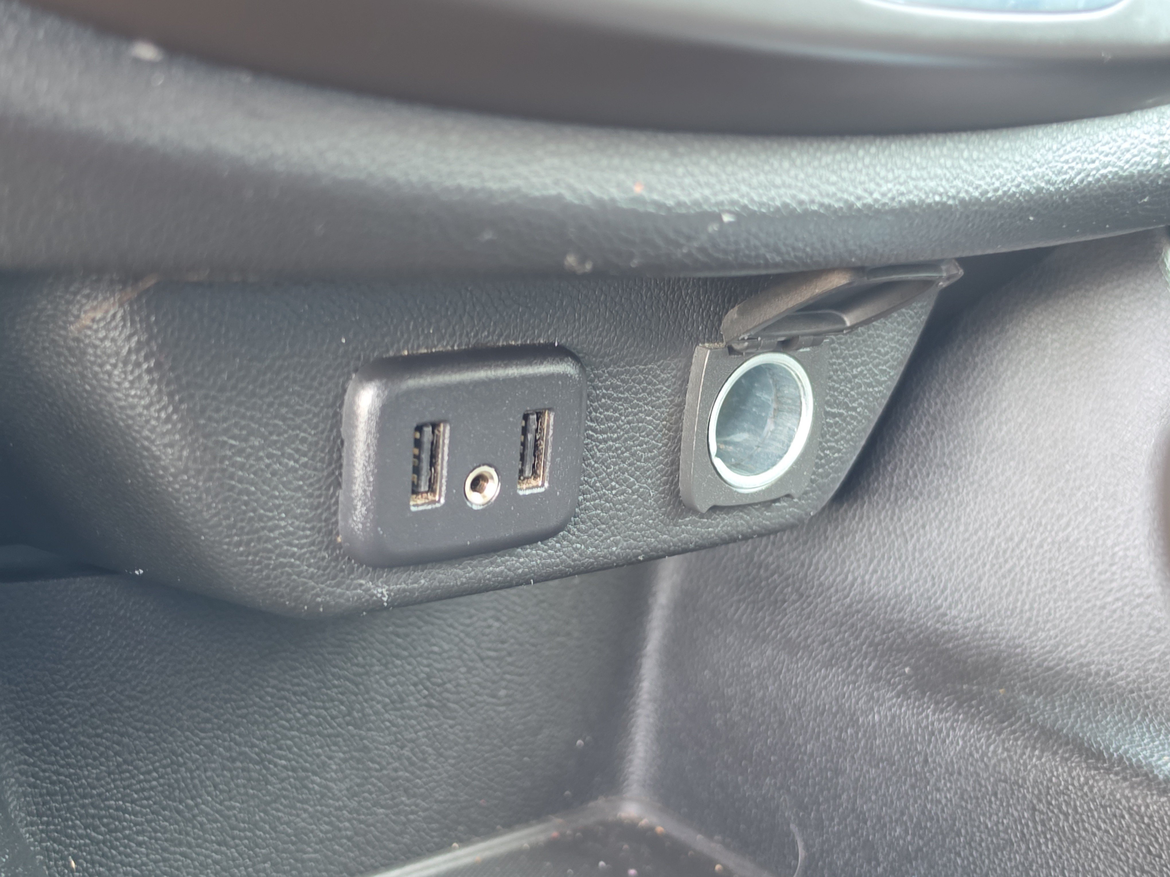 Certified Used 2018 IRIDESCENT PEARL TRICOAT Chevrolet LT Cloth image 33