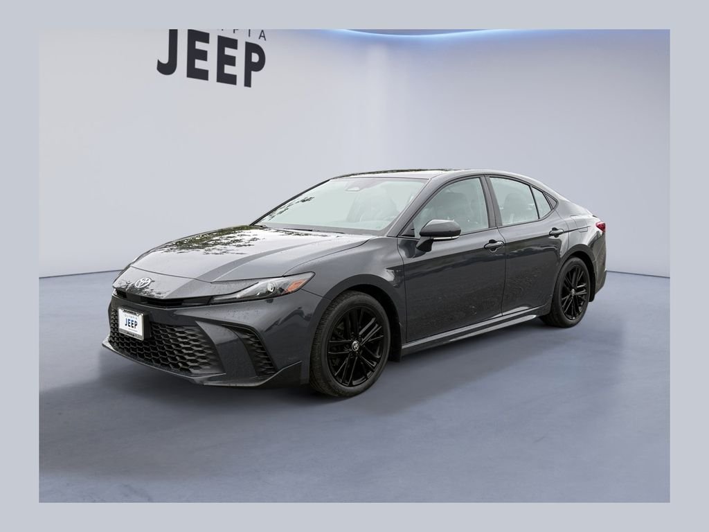 2025 Toyota Camry SE's photo