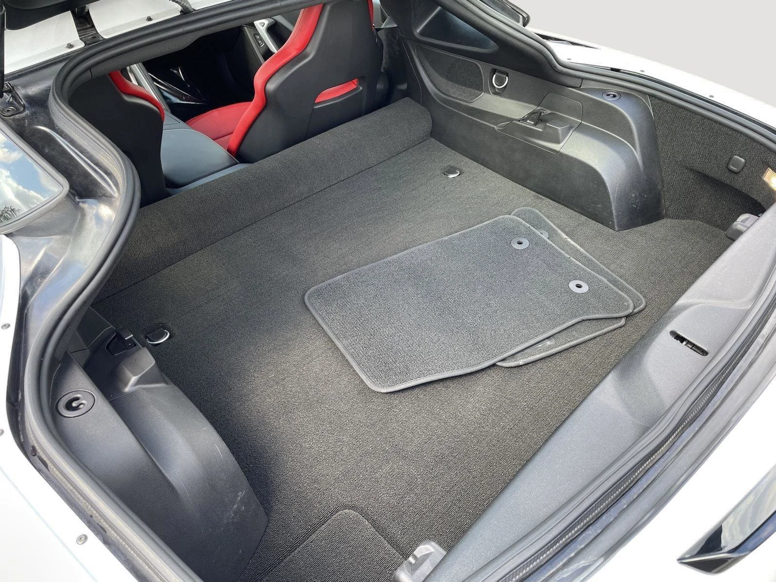 Used 2018 Arctic White Chevrolet 1LT image 24